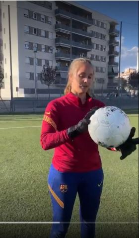 joueuse de foot Meri Munoz au poste de gardien de but pour le club de barcelone