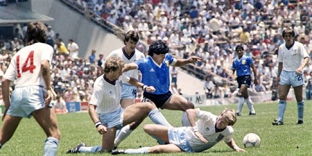 Diego Maradona lors du match Argentine-Angleterre au Mondial 1986